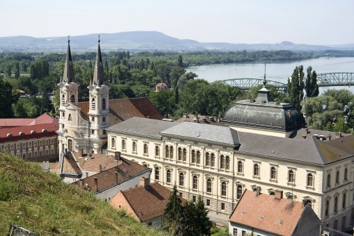 Az esztergomi Prímás Palota, melynek második emeletén a Keresztény Múzeum működik  - Keresztény Múzeum, Prímási Palota