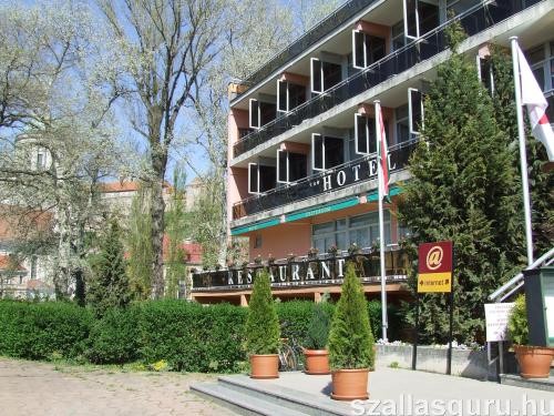   - Hotel Esztergom